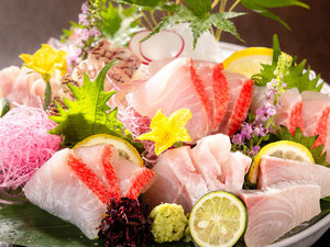 伊豆薫風の食は、海から――。伊豆の海が育む四季折々の地魚を、刺身や煮つけなど様々な美味しさで味わう。