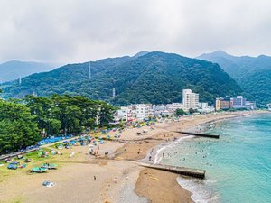 【土肥海水浴場】当館より徒歩5分、西伊豆最大級のビーチ