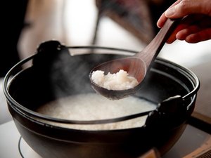 【朝食】長崎県産つや姫をじっくり炊き上げたおなかにやさしいお粥