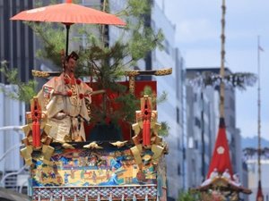 �z�e��������قǋ߂��̋_���Ղ�B���Ė�����đ̌����āA���s�̓`���I�ȋ_���Ղ�����Ђ����\���������B