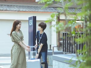 ASAI�A���o�T�_�[�ƌĂ΂��X�^�b�t���A���ӂ����߃X�|�b�g�̂��ē����A����`���������܂��B