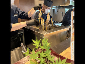 目でも楽しめるライブキッチン