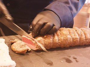 自家製ローストビーフもライブキッチンでご覧いただけます♪