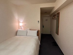 幅128pとベッド広めのシングルルーム(ワイドシングル・一例)