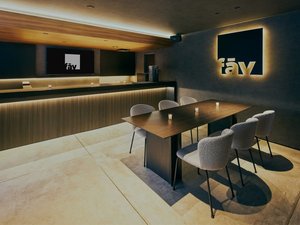 �G���g�����X�A