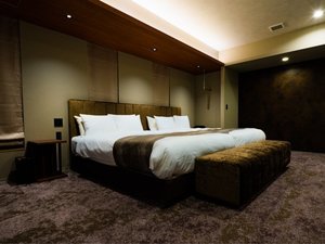 最高級シモンズ製ダブルベッド