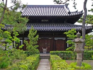 【当館から徒歩約20分】禅宗の寺院。千利休ゆかりの場所としても知られる「南宗寺」