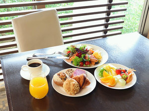 朝食イメージ地元沖縄の料理をはじめとしたバラエティー豊かなブッフェをお楽しみください。