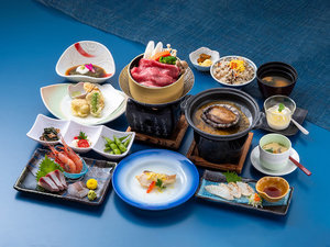 ・【アワビコース(一例)】アワビのステーキ、お刺身、和牛の料理を満喫。海の幸もお肉も楽しめるコース