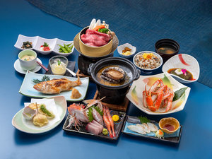 ・【贅沢コース(一例)】のどぐろ、本ズワイガニ半身、あわび、和牛などを豪華な食材を使用したコース