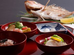 【サービス】お祝いの席にふさわしい「鯛」をはじめ、旬の味覚を贅沢に。
