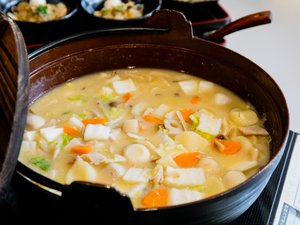 【朝食】熊本県の郷土料理「だご汁」もご用意。小麦粉で作った団子と季節の野菜の栄養満点の汁物です。