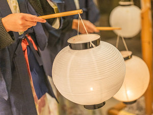 玉造温泉街の夜の散策用に「たまゆら提灯」を貸出しております。