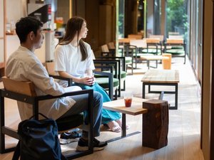 島根の地酒やカフェメニューを楽しむ大人のくつろぎ空間 ※イメージ