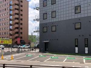 隣接しているMAX PARKING!収容台数5台24時間以内最大1,000円です♪