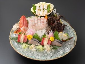 目と舌で楽しめる料理と器という『詩』に、おもてなしの心と笑顔で『節』を加えて『歌』にする…