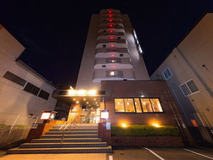 ホテル外観 (夜)
