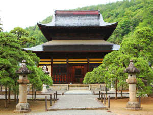 武田信玄の菩提寺「恵林寺」は四季折々愉しめる魅力のスポットです。