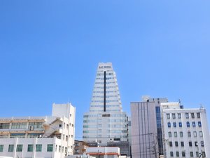 遠くからでもタワー型が目を引く特徴的な外観