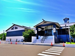 【当館から車で13分】太古の海水「化石海水」の温泉が楽しめる「石狩天然温泉 番屋の湯」