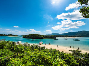 ミシュランガイド掲載の石垣島の景勝地・川平湾(ホテルから車で25分)