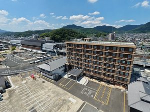 JR武雄温泉駅から徒歩約2分とアクセス抜群!ビジネスや観光の拠点に最適な好立地です。