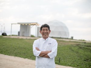 グランヴェルデの朝・夕食を監修する「ゆふいん山椒郎」の新江憲一氏。