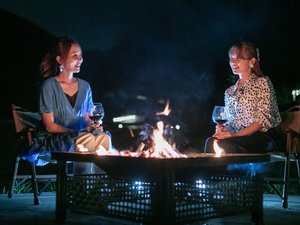 焚き火風景。夕食後は焚き火をお楽しみください。天気の良い日は、満点の星空も眺めることもできます。