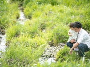 グランピングエリアには小川も。シーズンになると蛍を見ることができます。