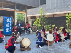 六斎市 馬籠黎明太鼓 演奏の様子