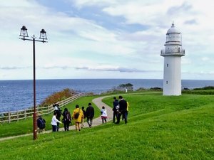 【恵山岬灯台】夏の青い空と津軽海峡。真っ白な灯台とのコントラストは、まさに正統派の夏景色。