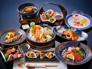 【極コース】活アワビ・ウニ・厳選牛・お寿司など、山海の幸を味わうプレミアムプランです。
