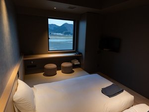 【スタンダードツイン】お一人でもくつろげるツインルームです。 シャワー・トイレ付