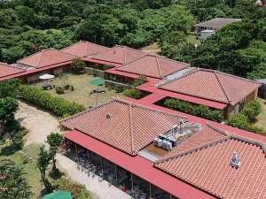 平屋建ての全20室のホテルです。