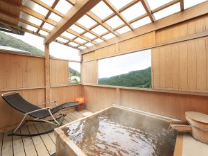 温泉露天風呂付きスイートルーム◆檜が香るプライベート温泉がここに