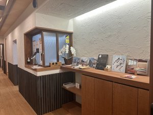 受付は、タブレットです。スタッフもおりますのでご安心ください。