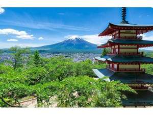 【車10分】新倉山浅間公園(忠霊塔)