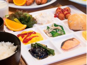 人気の天然酵母パンは食べ放題!朝に嬉しいメニューが並ぶビュッフェで、爽やかな一日の始まりを。