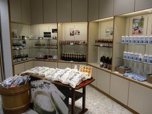 売店奥出雲と島根のお土産を販売しています。