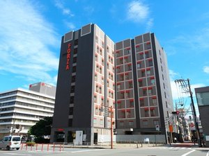 外観大分市中心部オレンジ色の「FORZA」ロゴが目印!