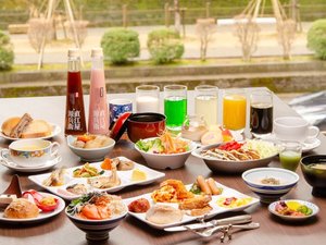 【朝食】大手堀に面したレストランにて金沢城公園を眺めてのご朝食をお楽しみいただけます。