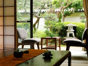 手入れの行き届いた庭園や自然豊かな風景。時折聞こえる小鳥のさえずりが心地よい___。