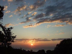台風が通りすぎた次の日、すばらしい日の出が見れました。(2階露天風呂付き客室のテラスより撮影)