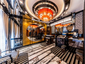 �t�����g�E���r�[