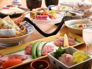 岐阜県産の3種のお肉の陶板焼きがメインの「宝生会席」の一例。