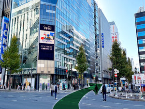 A南口から出て札幌駅を背に向け進み、パチンコ屋を左手にした状態で直進します
