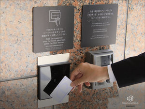 24:00〜翌6:00は1F入口が施錠されます。ルームキーをお持ちであれば、24時間出入りいただけます。