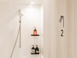 共用シャワールーム(内部)