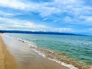 【島尾海水浴場】当館からお車で15分。夏は海水浴に、冬は絶景のビューポイントにおすすめです。
