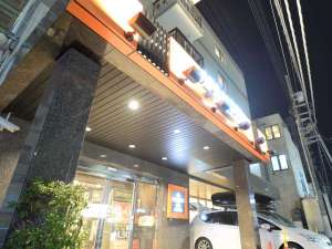 正面(夜)